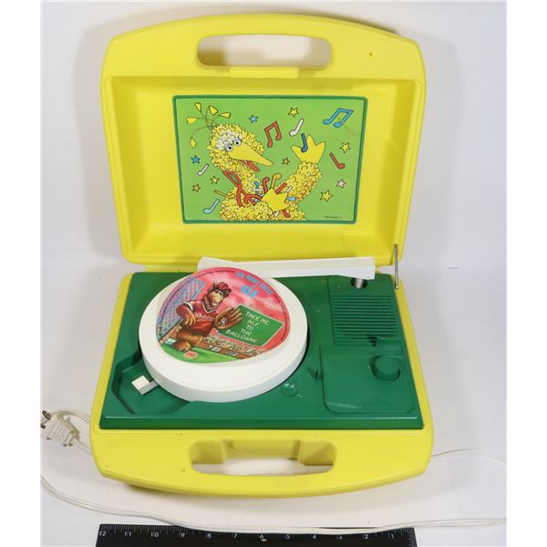 1983 SESAME STREET DAYLIN PORTABLE RECORD PLAYER