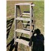 Image 4 : A-FRAME LADDERS AND STEP LADDERS, LOT OF THREE