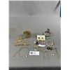 Image 1 : Nice Assortment Of Fashion Earrings & Bracelets