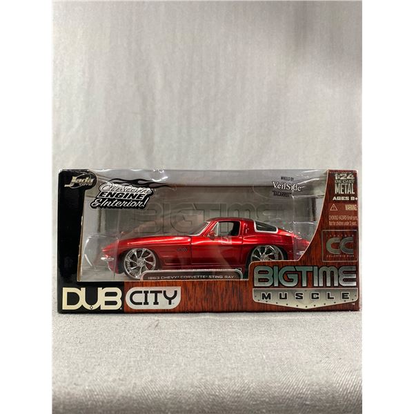 Jada Toys Bigtime Muscle 1:24 Scale Die-cast Metal - 1963 Chevy Corvette Sting Ray