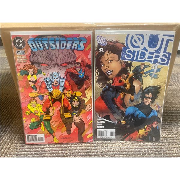 2 DC Outsiders Comics