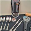 Image 3 : Oneida Community Silverware & Kitchen Gadgets