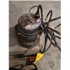 Image 2 : Assorted pumps