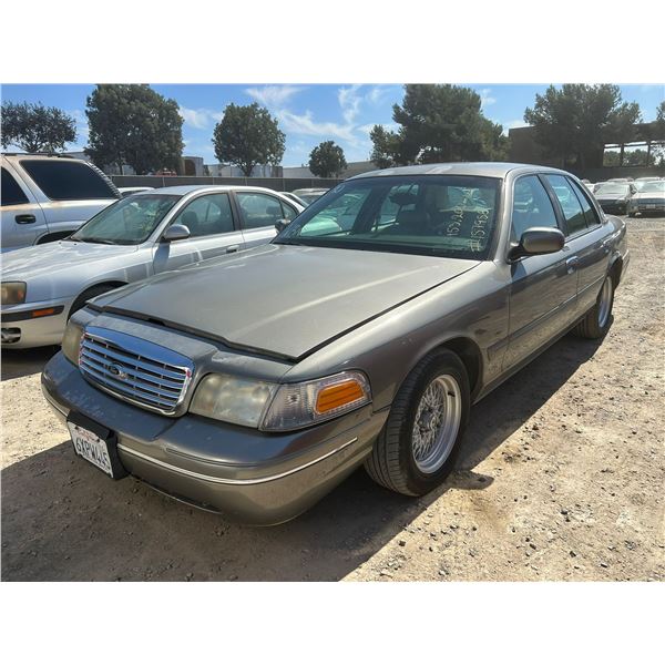 2000 Ford Crown Victoria