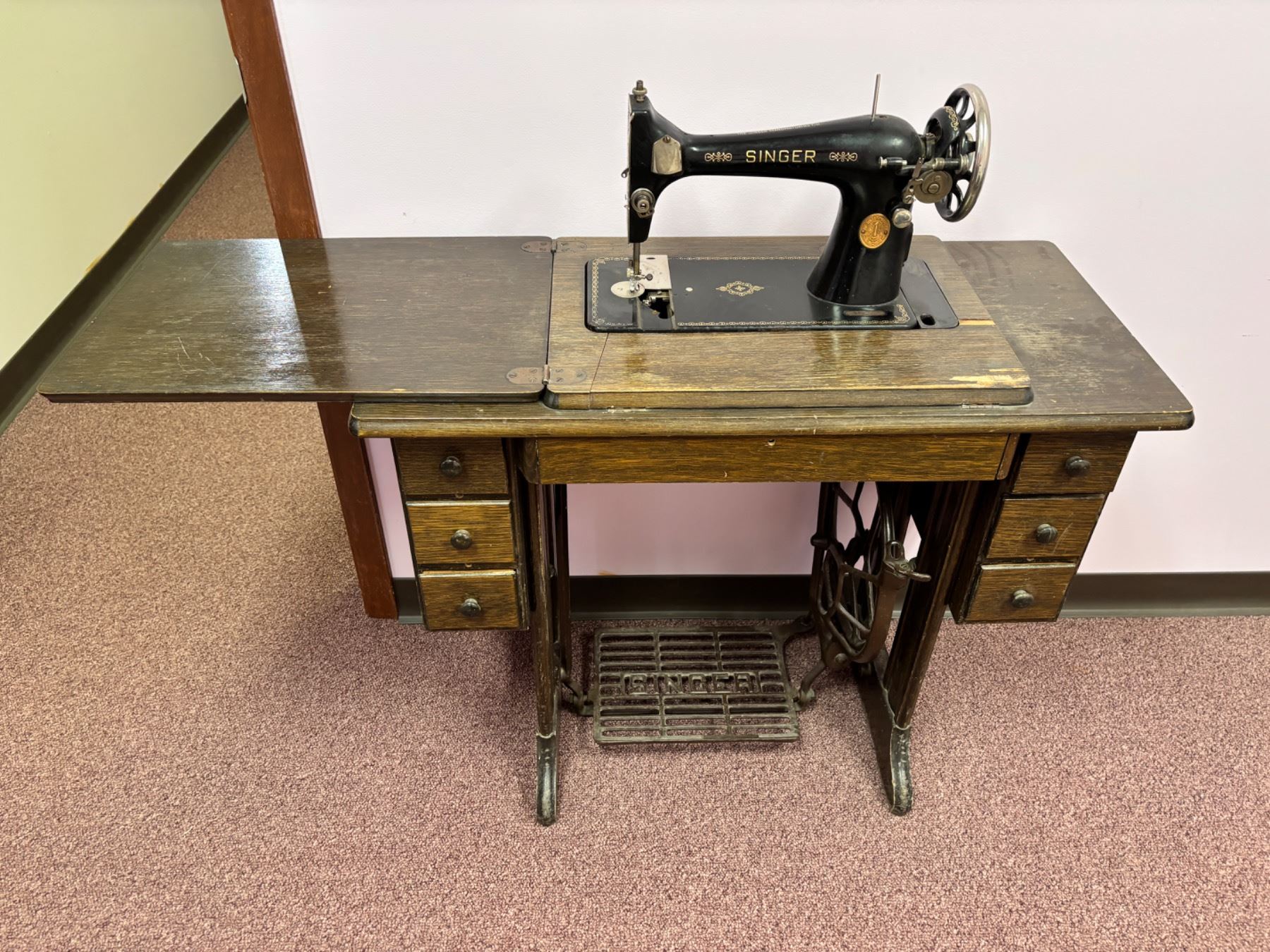 Vintage Singer Sewing Machine Table - Sunrise Estate Services Ltd