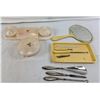 Image 1 : Vintage Vanity Items