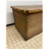 Image 2 : Wooden Trunk