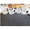Image 1 : 309.  MCDONALD'S SET OF FOUR BATMAN CUPS DC