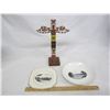 Image 1 : 421. 2 Pieces of Waskesiu Porcelain and Totem Pole