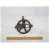 Image 1 : 425. Antique Cast Iron Well Pulley