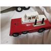 Image 2 : Tin toys'R'Us trailer+ tin car hauler 21" and 16"