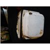 Image 4 : ANTIQUE POCELAIN SOAP AND TOOTHBRUSH HOLDER