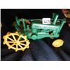 Image 1 : VINTAGE CAST IRON JOHN DEERE TRACTOR