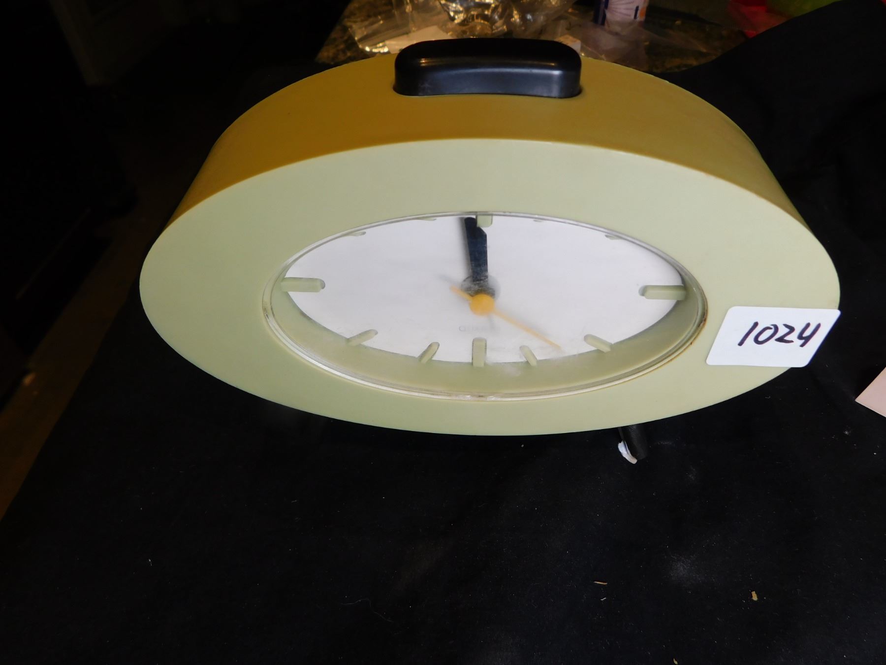Taiwan Clock TAIWAN SEAFOAM GREEN VINTAGE CLOCK - Schmalz Auctions