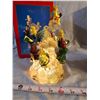 Image 5 : 2 Christmas figurines - light up angels & Santa lamp