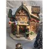 Image 8 : Large 16pc Christmas lighted village - complete, in box
