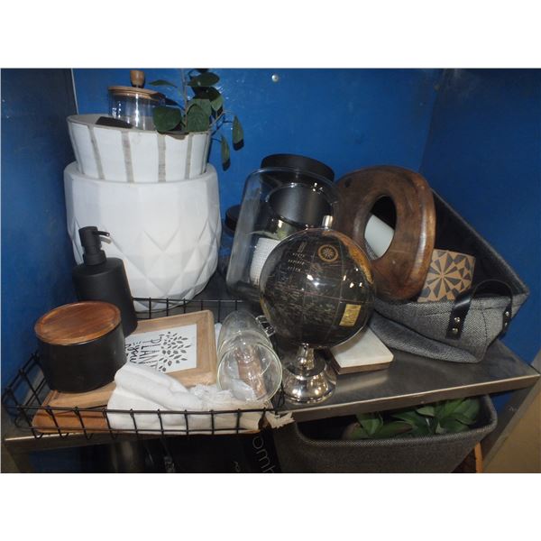 Showhome Nic's Nac's