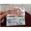 Image 1 : Canada 2.00 & 5.00 Bank Notes 1986 Year Mint Condition 