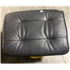 Image 3 : Leather Chair w/Ottoman