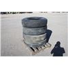 Image 2 : 4 tires 11R22.5 tires, three on rims