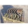 Image 2 : Case set of large wire concaves