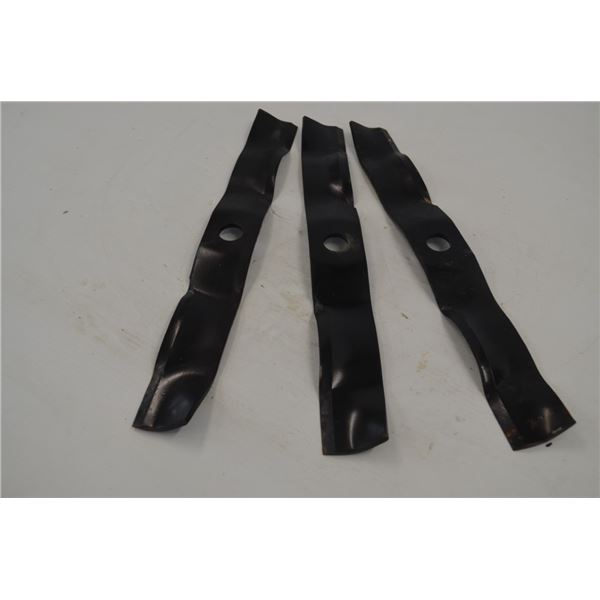 Kubota set of 3 mulching mower blade, L 20 3/8". Hole 1 1/8", clockwise