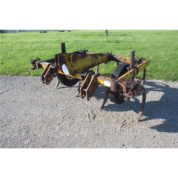 Landoll 6 shank 3pth chisel plow