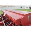 Image 11 : IH 5100 21 run grain drill, grass box, press wheels, track eliminator, cylinder