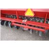 Image 14 : IH 5100 21 run grain drill, grass box, press wheels, track eliminator, cylinder