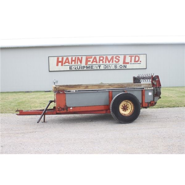 Gehl 175 single axle manure spreader, top beater