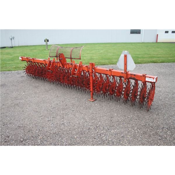Yetter 3415, 15' 3pth rotary hoe