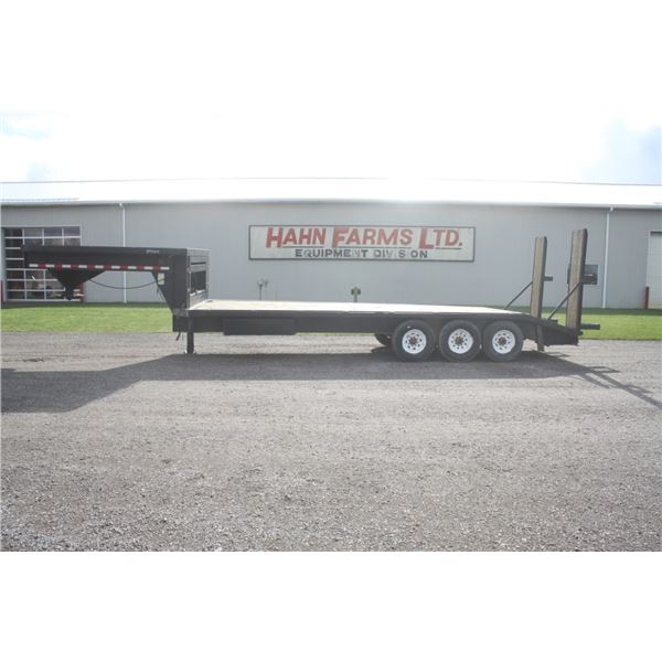 B & B fifth wheel gooseneck flatbed trailer, triaxle, 34'  main deck with 4' beavertail