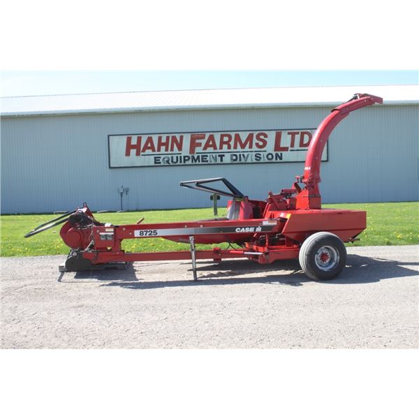 CIH 8725 forage harvester, 7' hay head and 2 row narrow corn head, electric controls