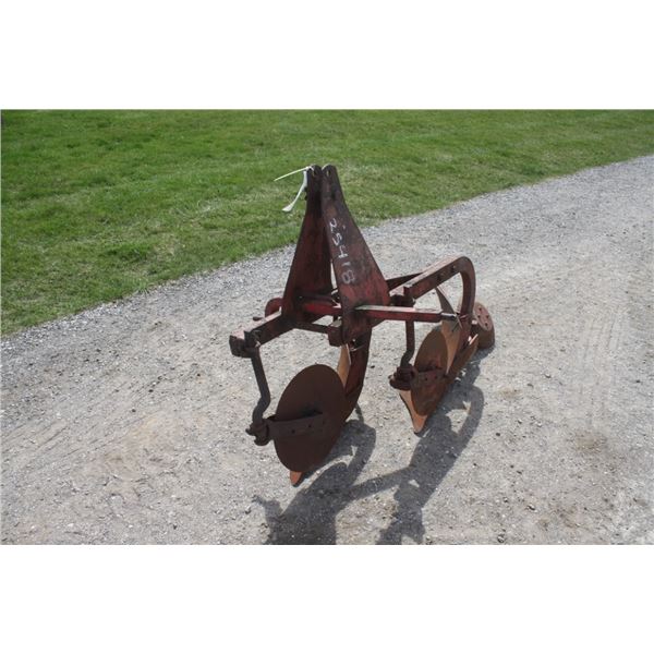 Dearborn 2 furrow plow, 3pth