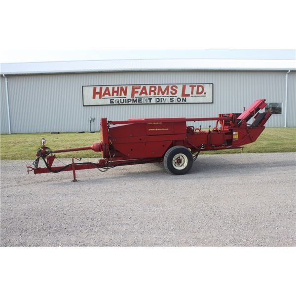 New Holland 316 small square baler, thrower, hydraulic steer