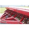 Image 11 : IH 5100 21 run seed drill, double disc, press wheels, grass box, rear hitch