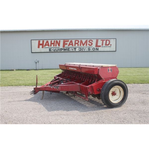 IH 5100 21 run seed drill, double disc, press wheels, grass box, rear hitch