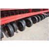 Image 9 : IH 5100 21 run seed drill, double disc, press wheels, grass box, rear hitch
