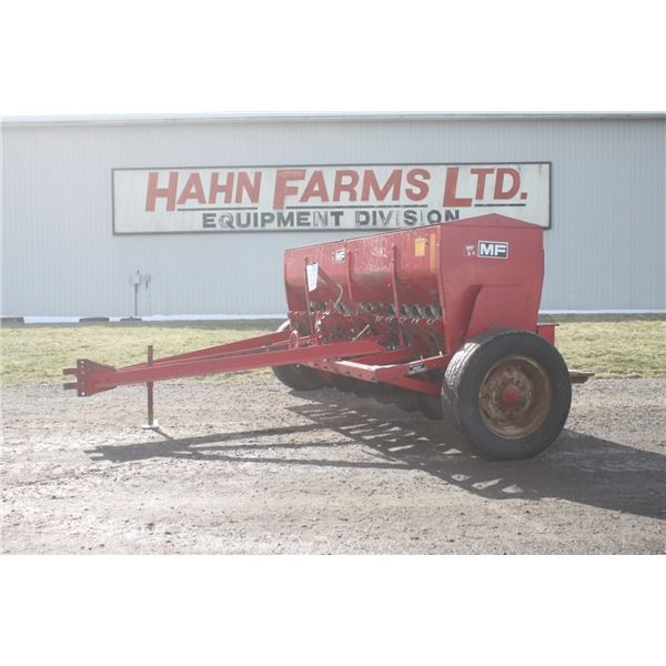 MF 33, 15 run seed drill
