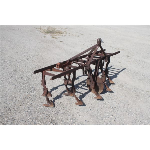 Dearborn 3pth stiff tooth cultivator, 11 shanks