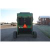 Image 7 : JD 466 4x6 round baler, silage special, monitor, rebuilt pick-up