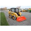 Image 3 : JD 240 Series II skidsteer, rops, 10.00x16.5, New 60" material bucket, 3890 hours