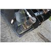 Image 11 : Mensch M1400 SideShooter, 90" material handling bucket