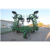 Image 3 : JD 2210 44'6" 5 section hydraulic folding cultivator, 5 bar spike harrow