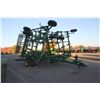 Image 4 : JD 2210 44'6" 5 section hydraulic folding cultivator, 5 bar spike harrow