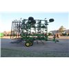 Image 5 : JD 2210 44'6" 5 section hydraulic folding cultivator, 5 bar spike harrow