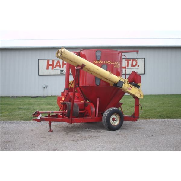 New Holland 352 mix mill, intake and discharge augers