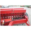 Image 15 : IH 5100 18 run seed drill, front mounted cultivator