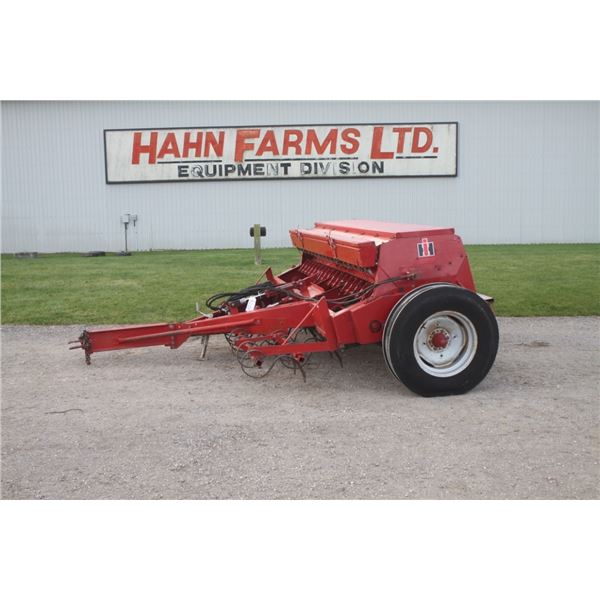 IH 5100 18 run seed drill, front mounted cultivator