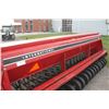 Image 8 : IH 5100 18 run seed drill, front mounted cultivator